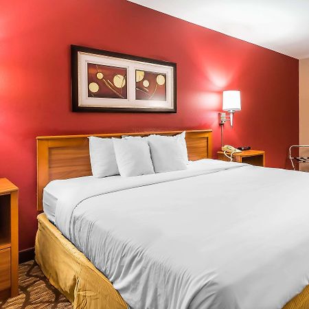 Quality Inn & Suites Chesterfield Village Springfield Eksteriør billede