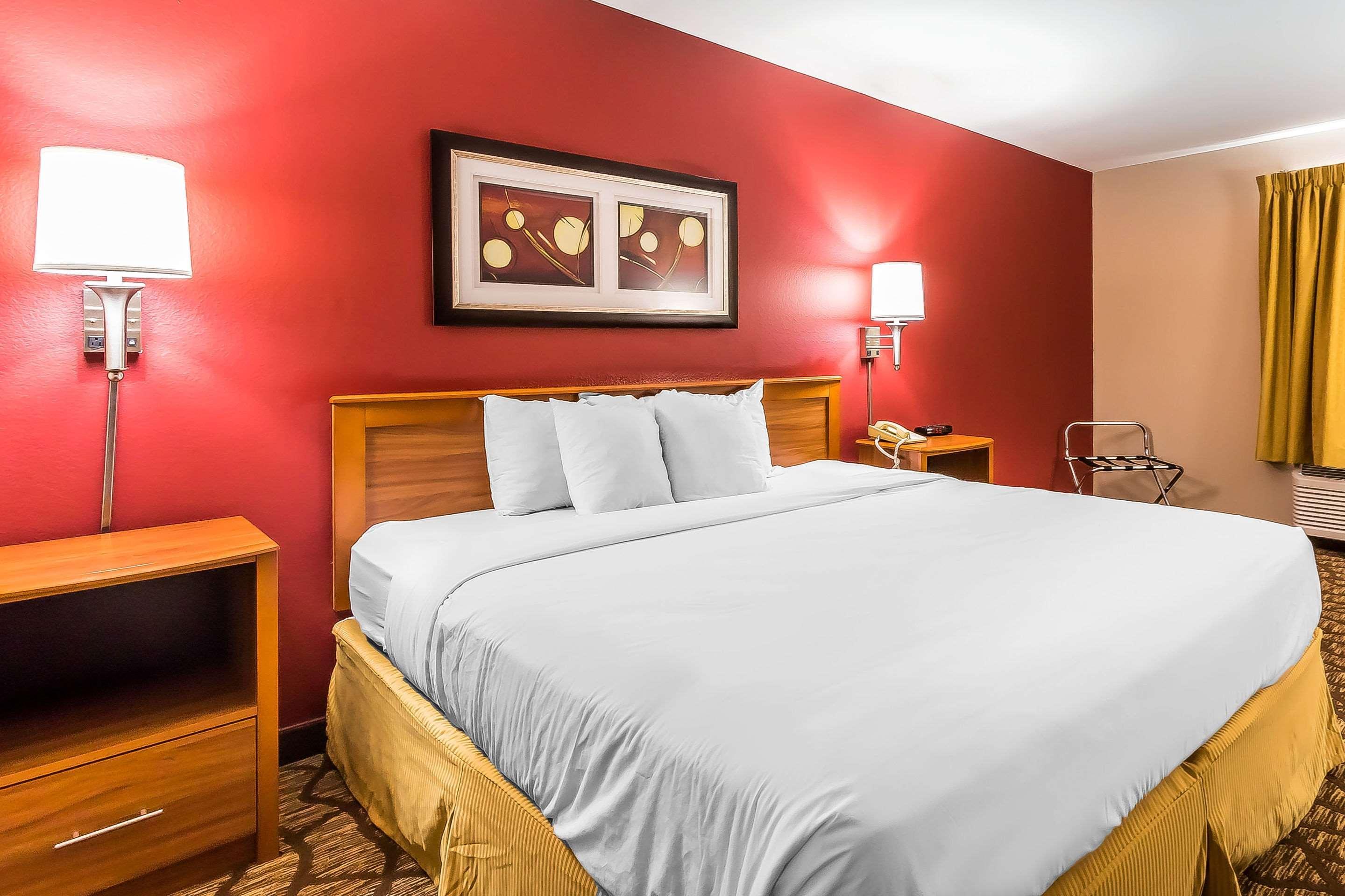 Quality Inn & Suites Chesterfield Village Springfield Eksteriør billede