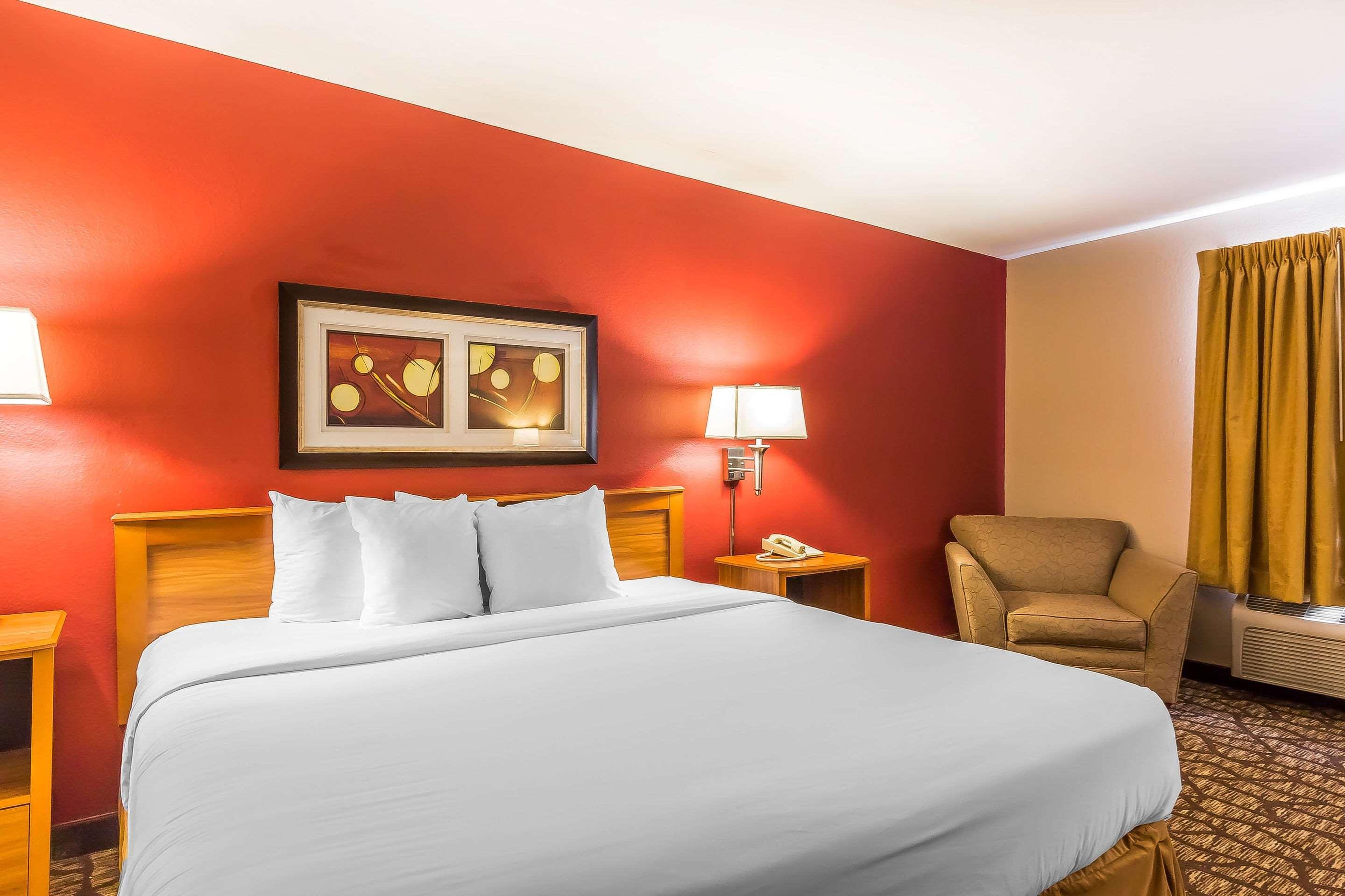 Quality Inn & Suites Chesterfield Village Springfield Eksteriør billede