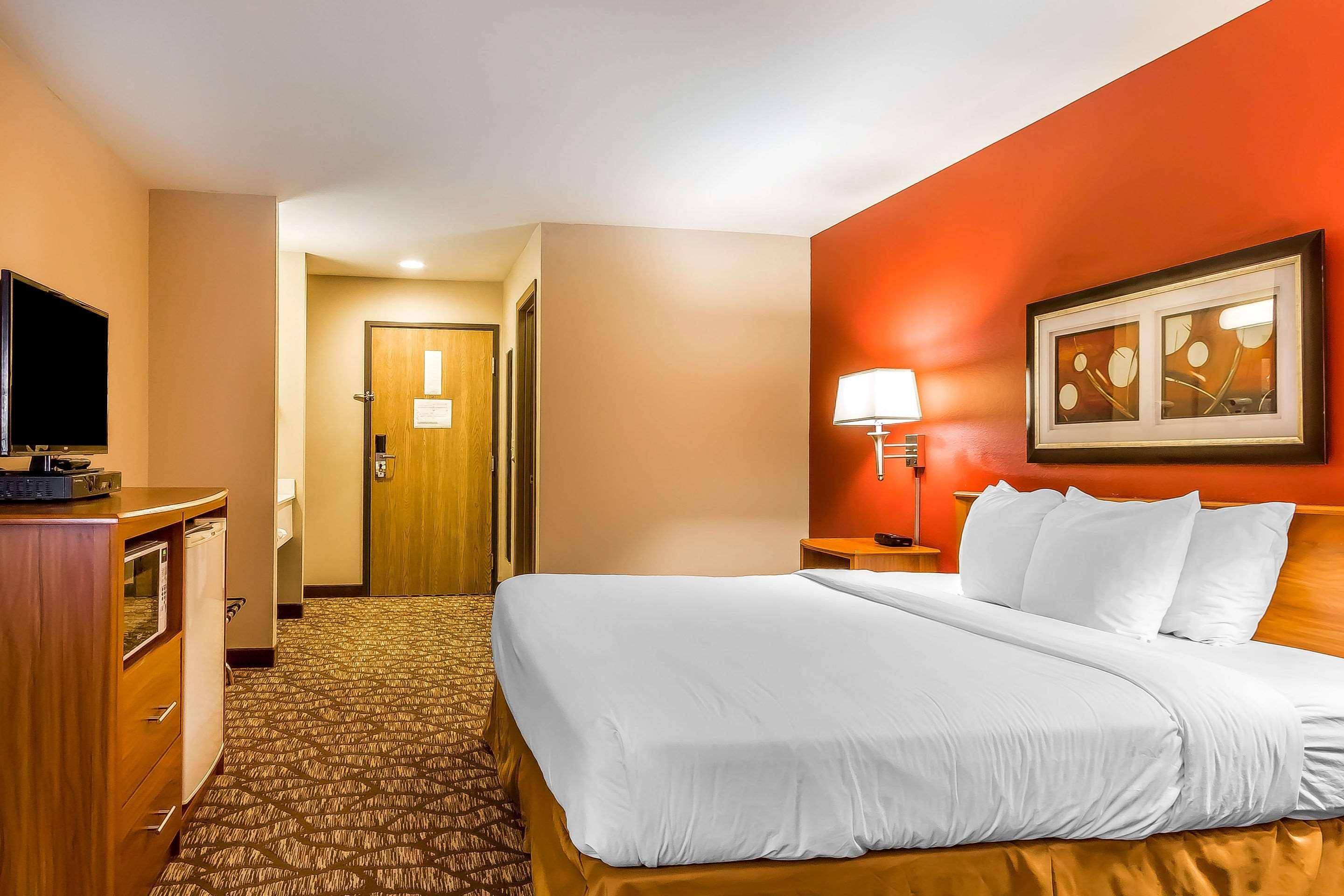 Quality Inn & Suites Chesterfield Village Springfield Eksteriør billede