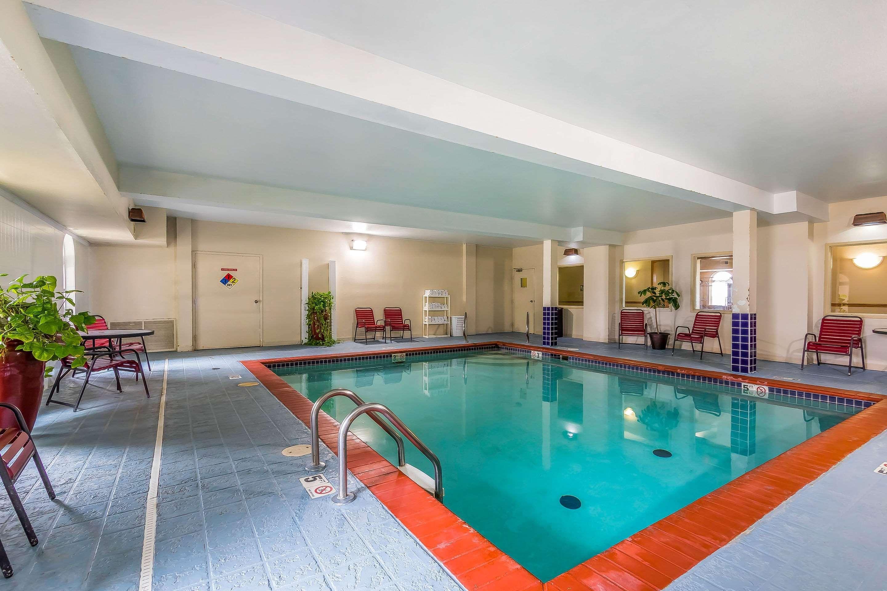 Quality Inn & Suites Chesterfield Village Springfield Eksteriør billede