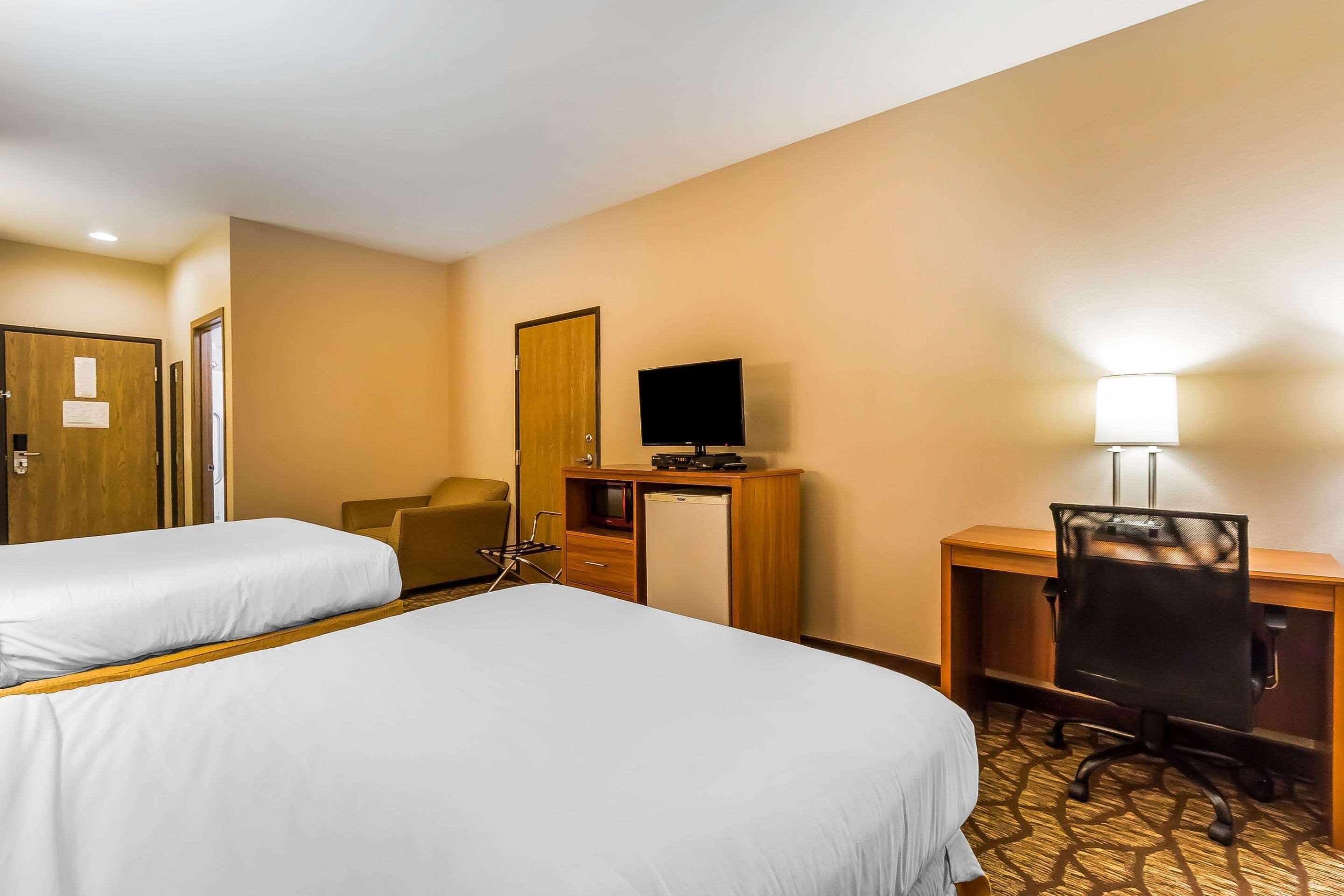 Quality Inn & Suites Chesterfield Village Springfield Eksteriør billede