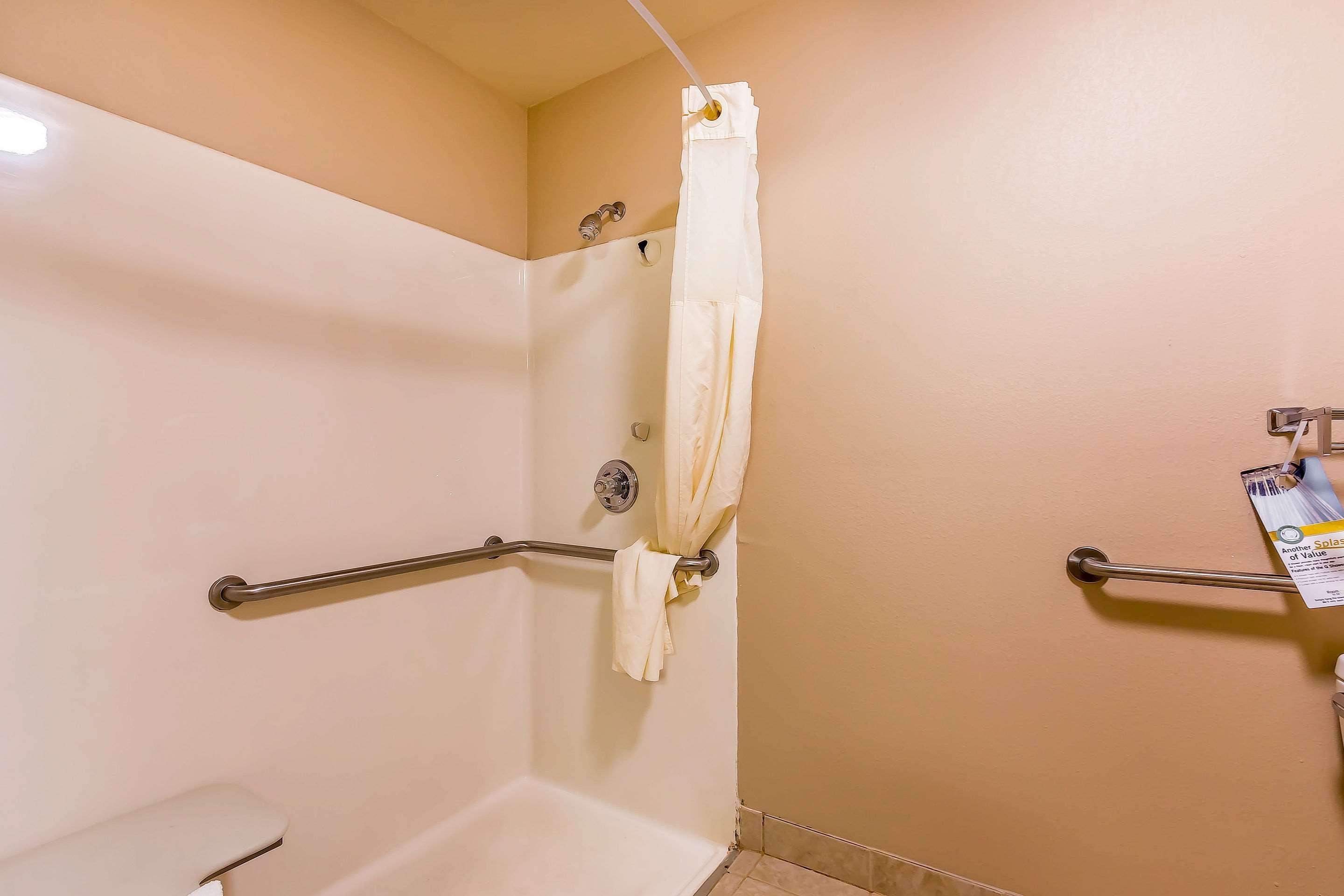 Quality Inn & Suites Chesterfield Village Springfield Eksteriør billede