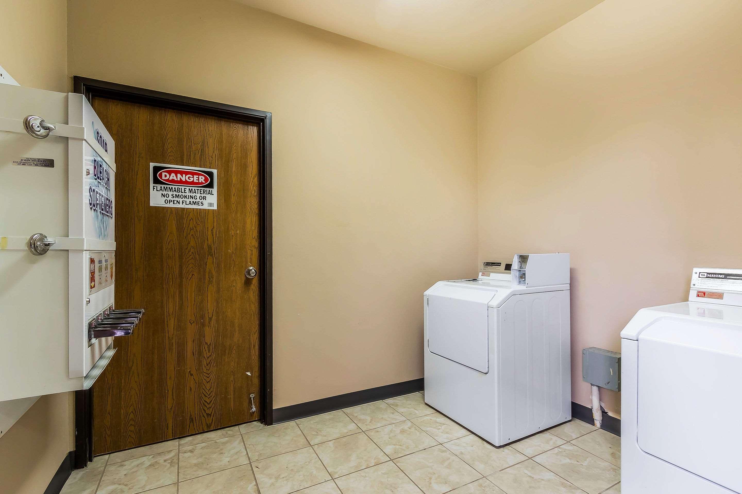 Quality Inn & Suites Chesterfield Village Springfield Eksteriør billede