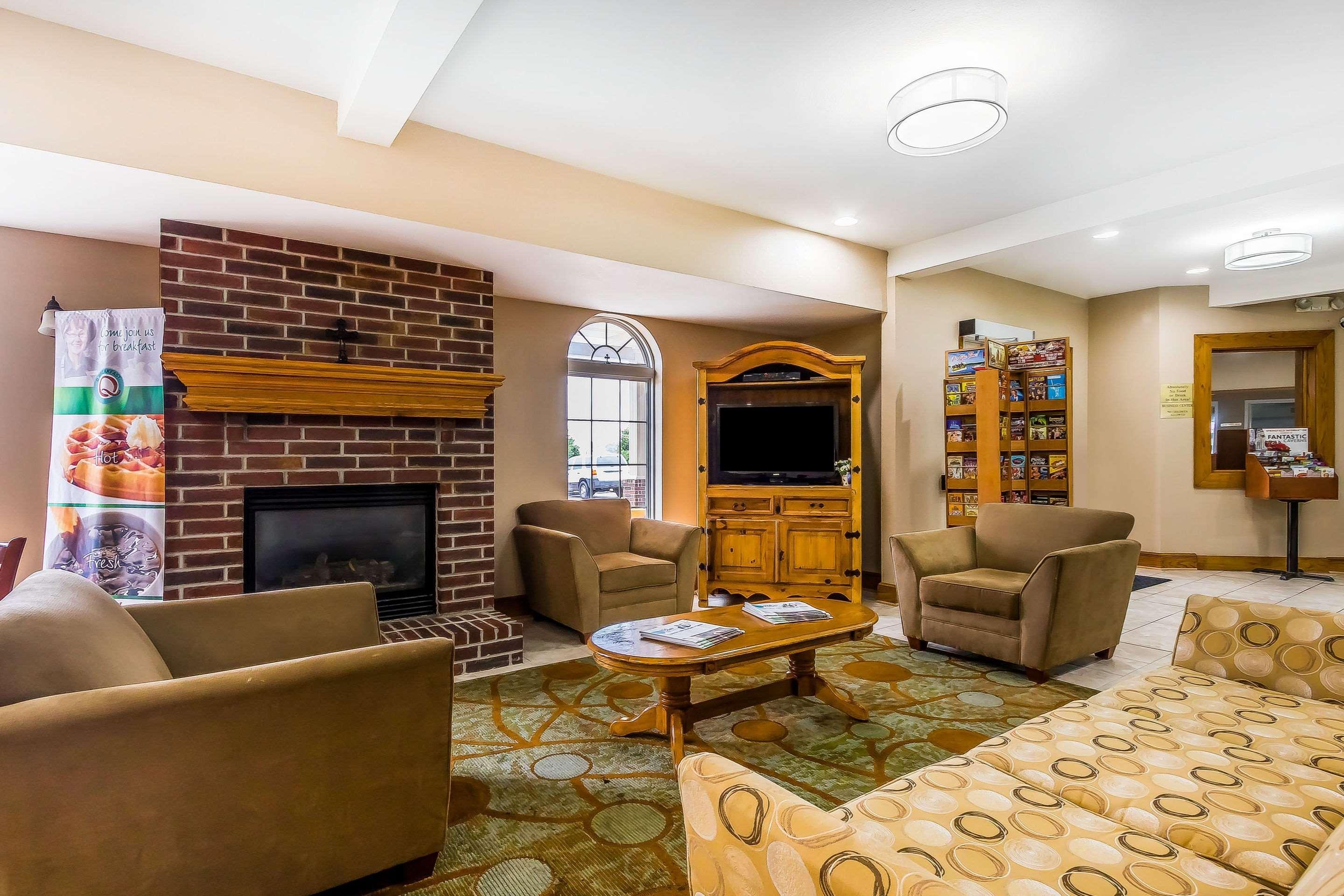 Quality Inn & Suites Chesterfield Village Springfield Eksteriør billede