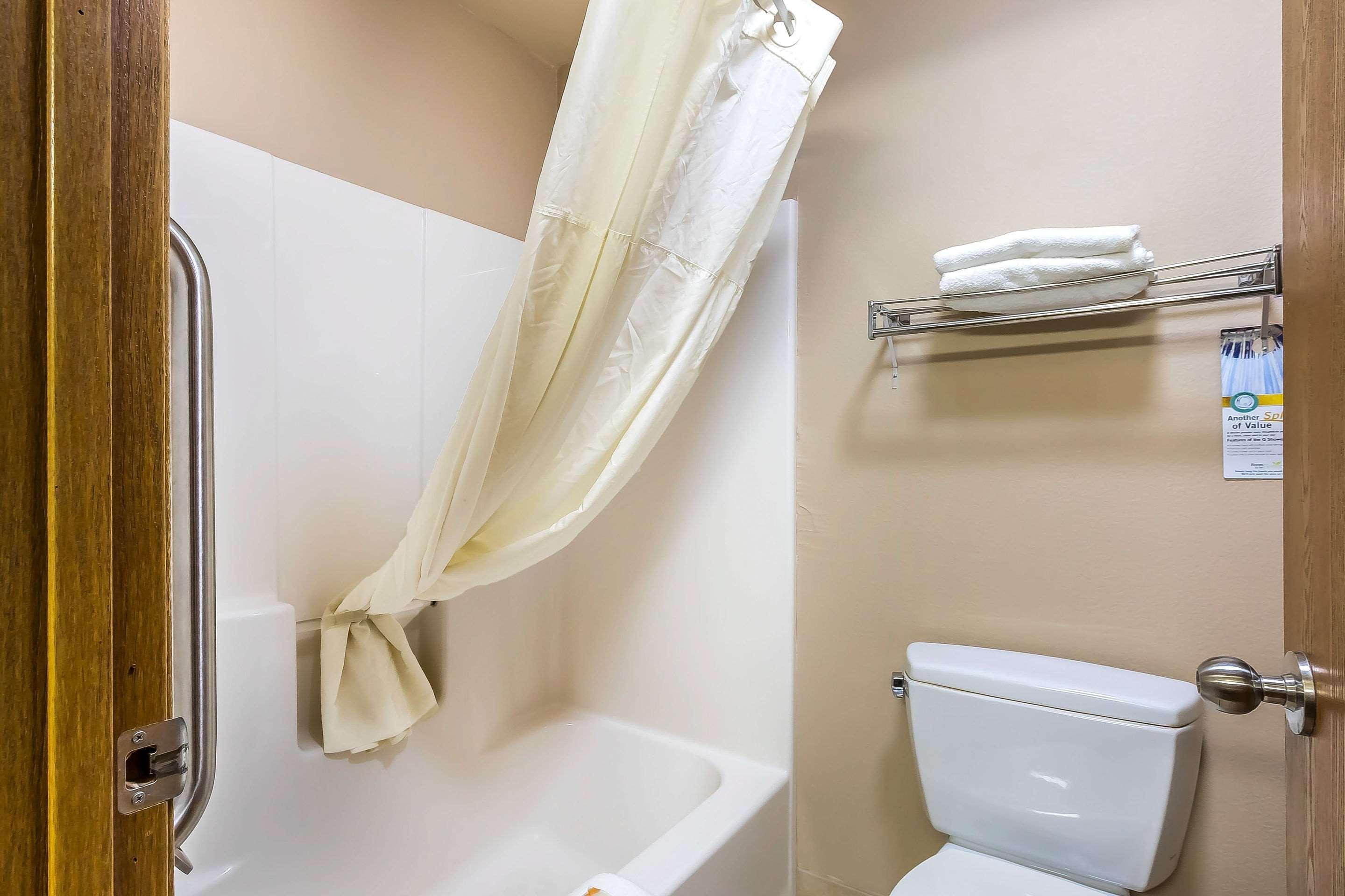 Quality Inn & Suites Chesterfield Village Springfield Eksteriør billede