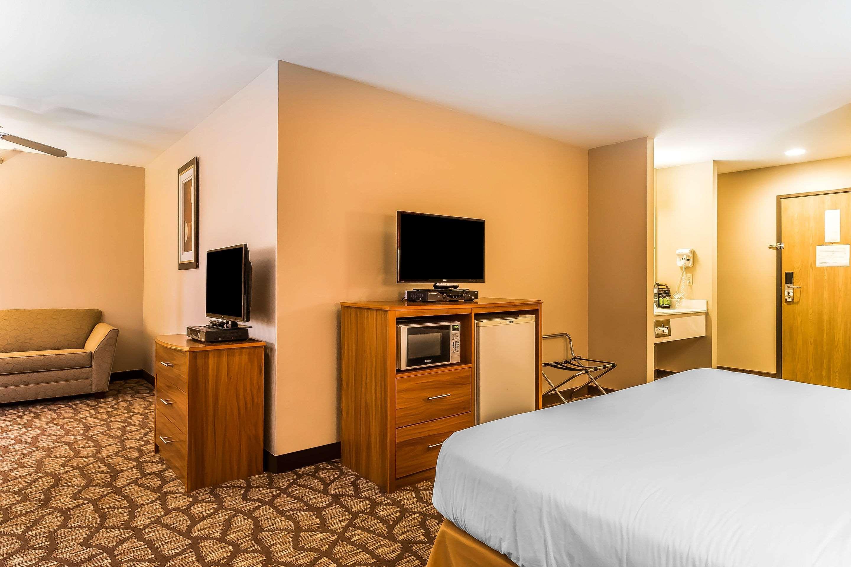 Quality Inn & Suites Chesterfield Village Springfield Eksteriør billede