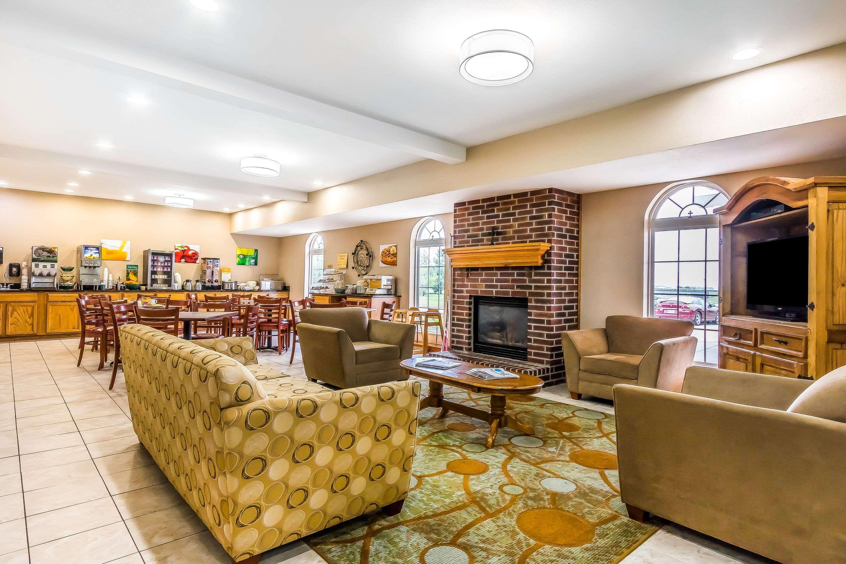 Quality Inn & Suites Chesterfield Village Springfield Eksteriør billede