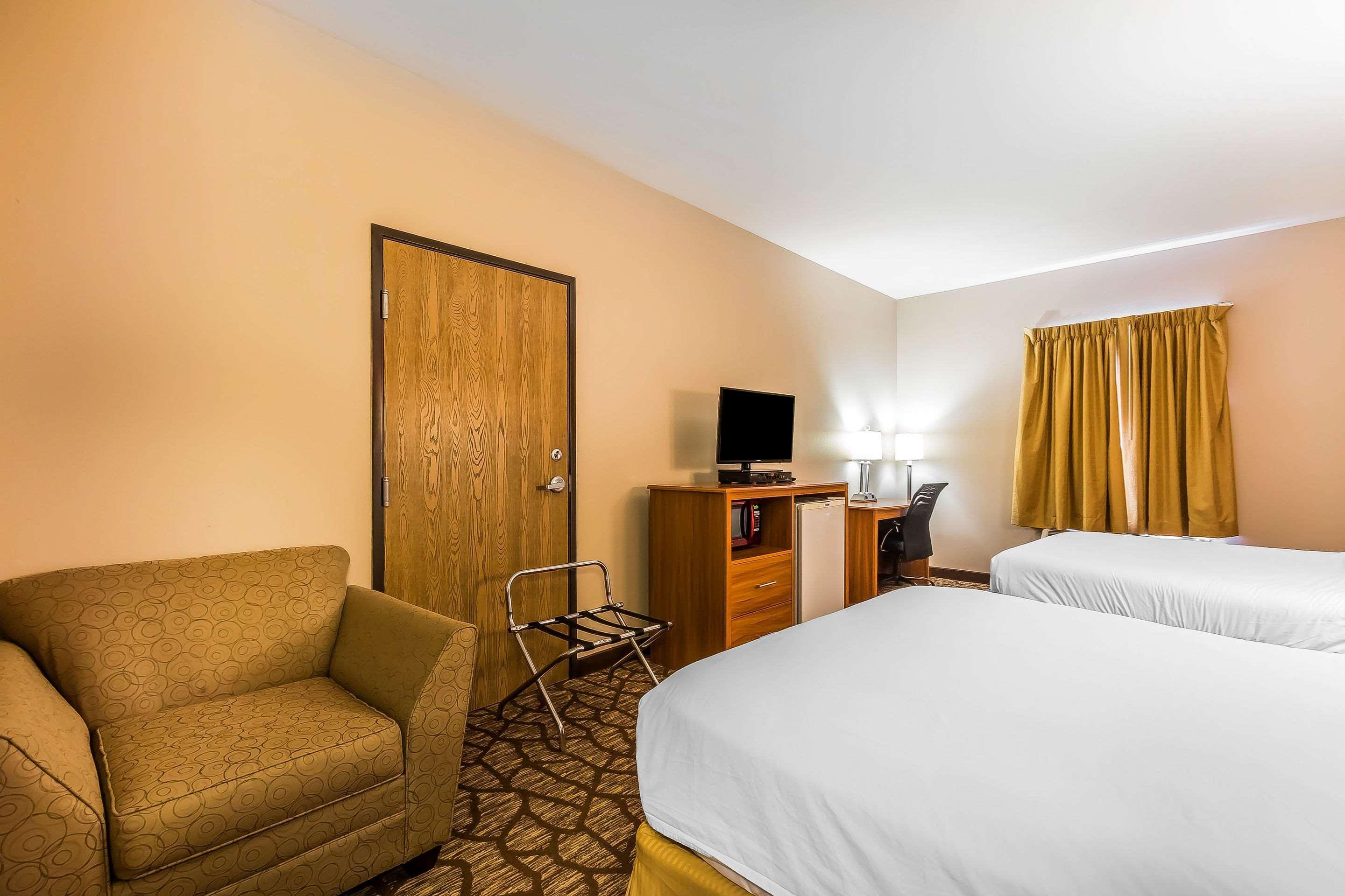 Quality Inn & Suites Chesterfield Village Springfield Eksteriør billede