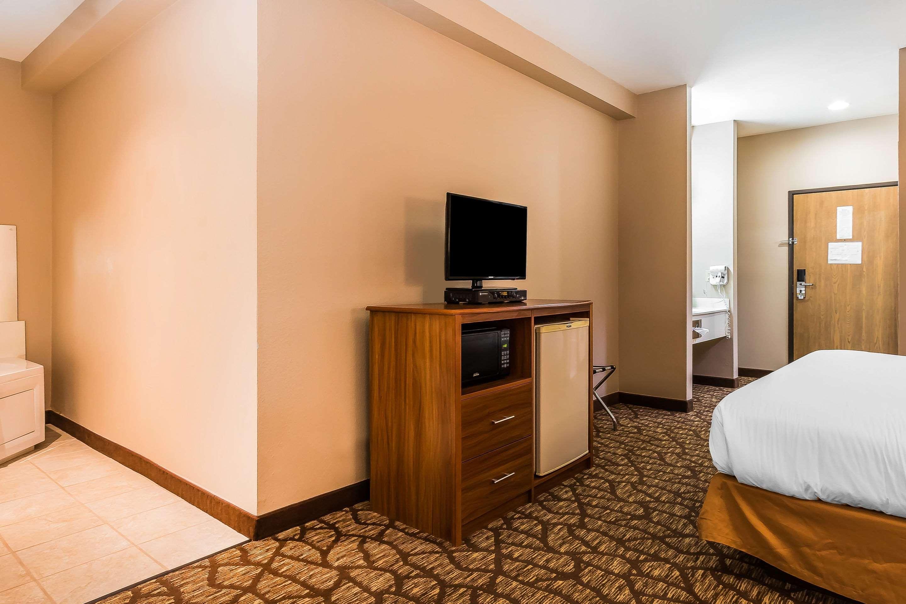 Quality Inn & Suites Chesterfield Village Springfield Eksteriør billede
