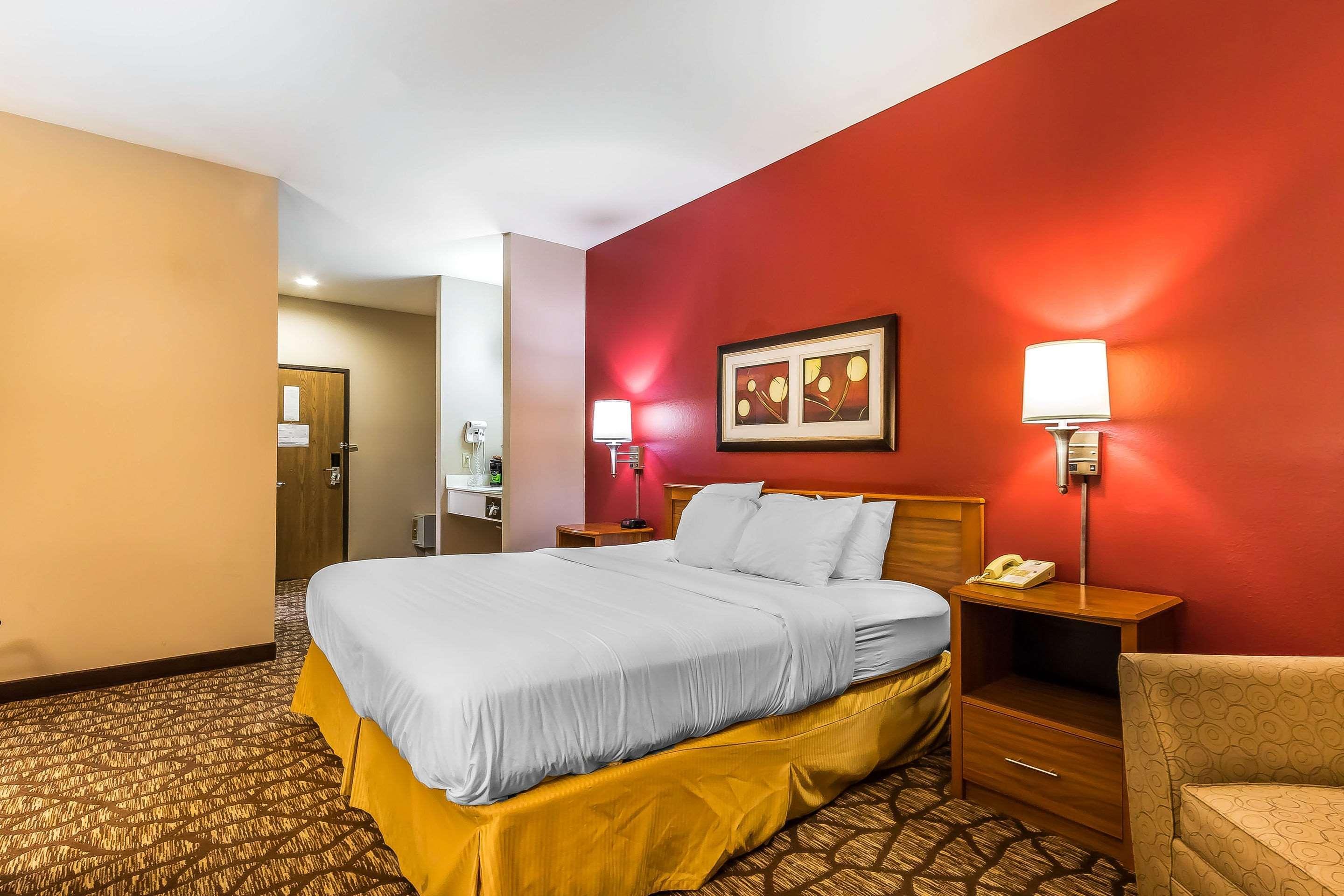 Quality Inn & Suites Chesterfield Village Springfield Eksteriør billede