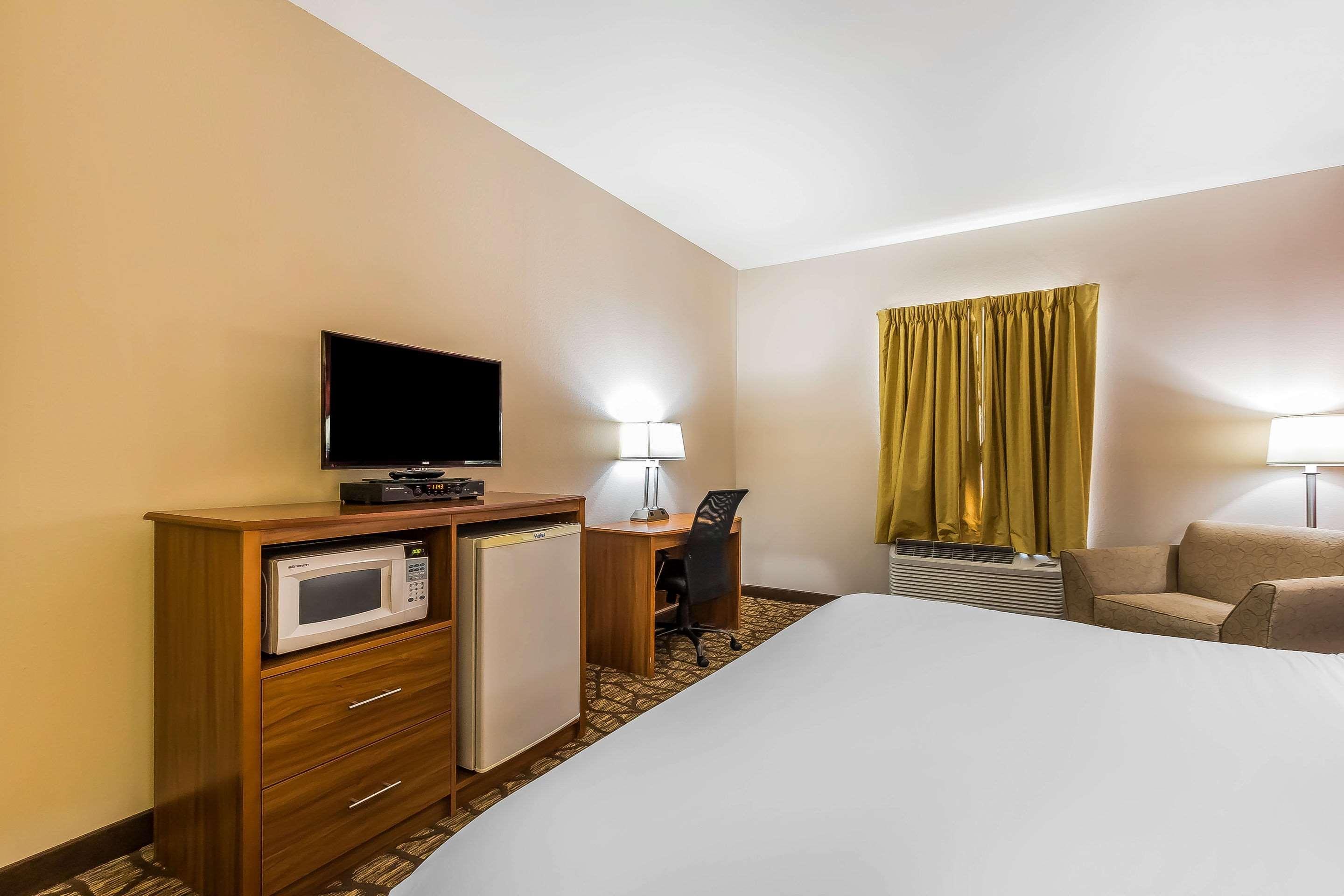 Quality Inn & Suites Chesterfield Village Springfield Eksteriør billede
