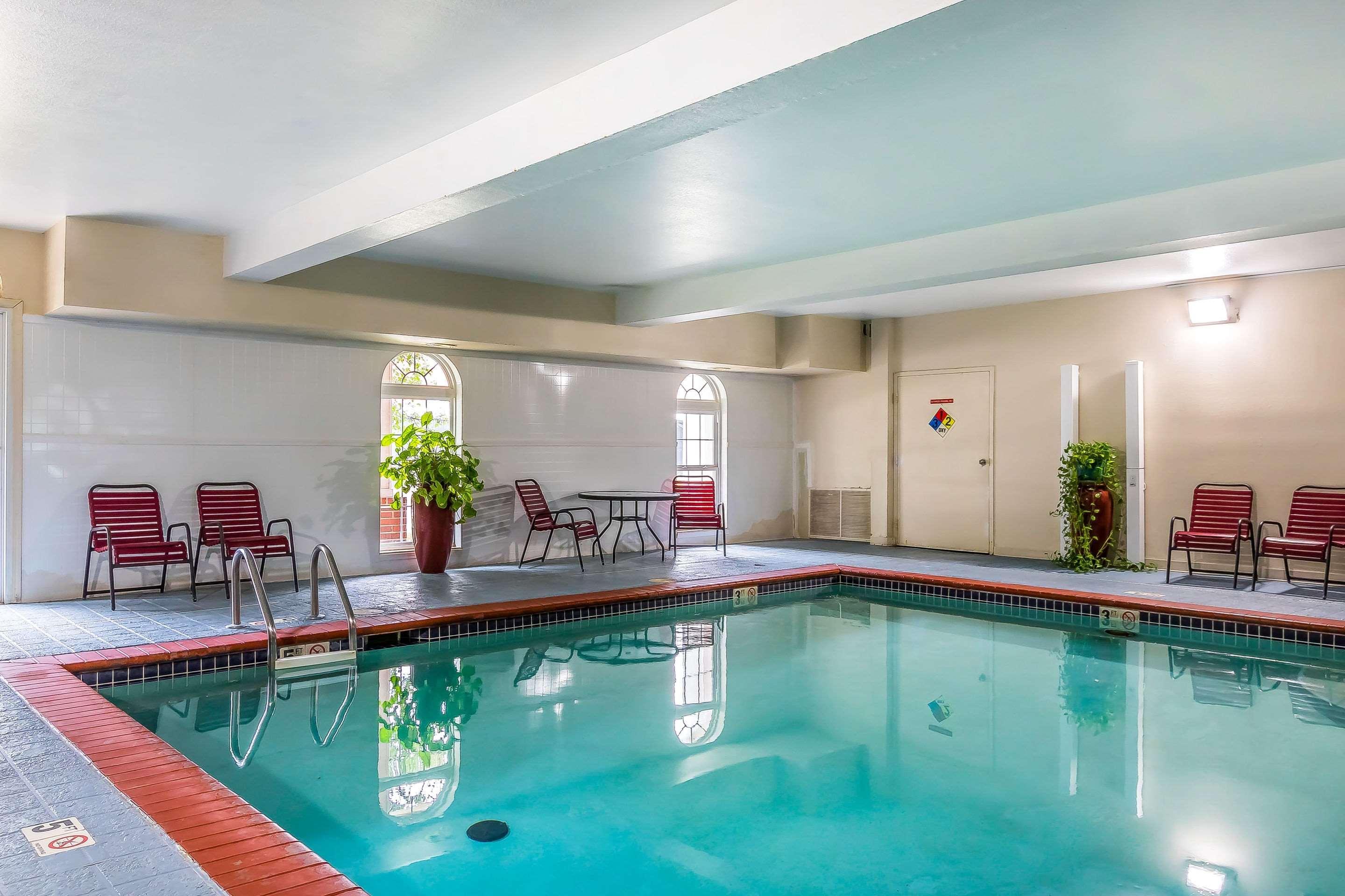 Quality Inn & Suites Chesterfield Village Springfield Eksteriør billede