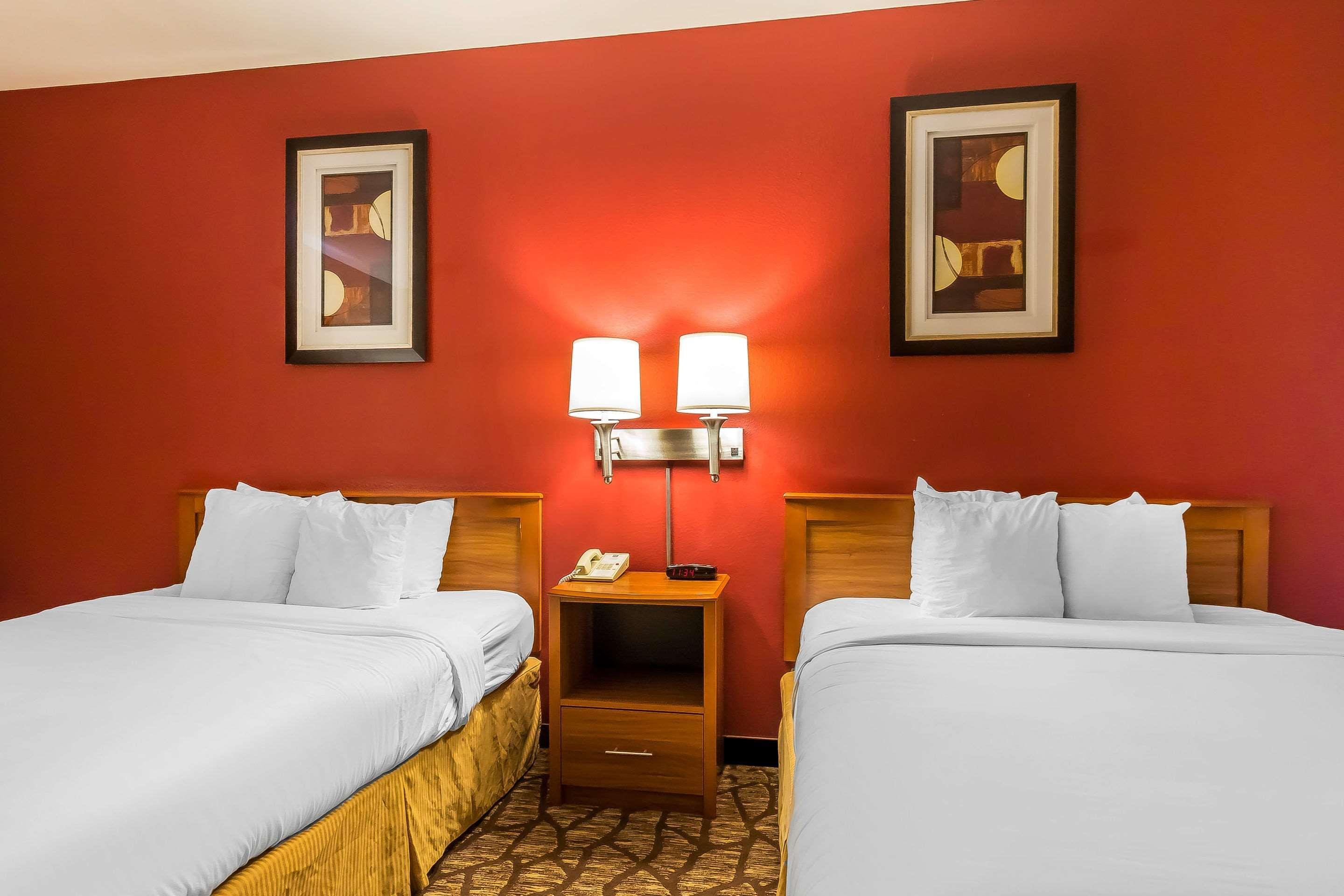 Quality Inn & Suites Chesterfield Village Springfield Eksteriør billede