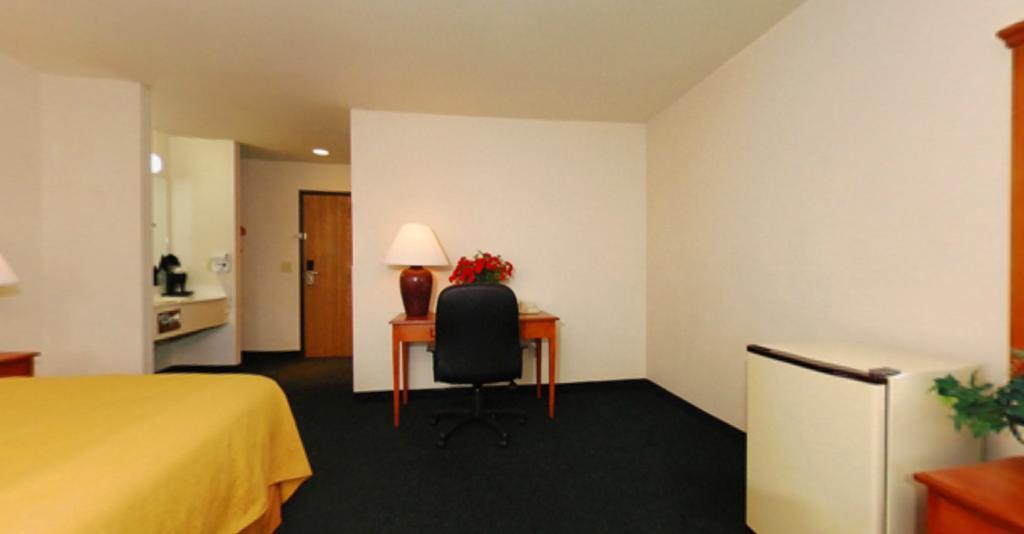 Quality Inn & Suites Chesterfield Village Springfield Eksteriør billede