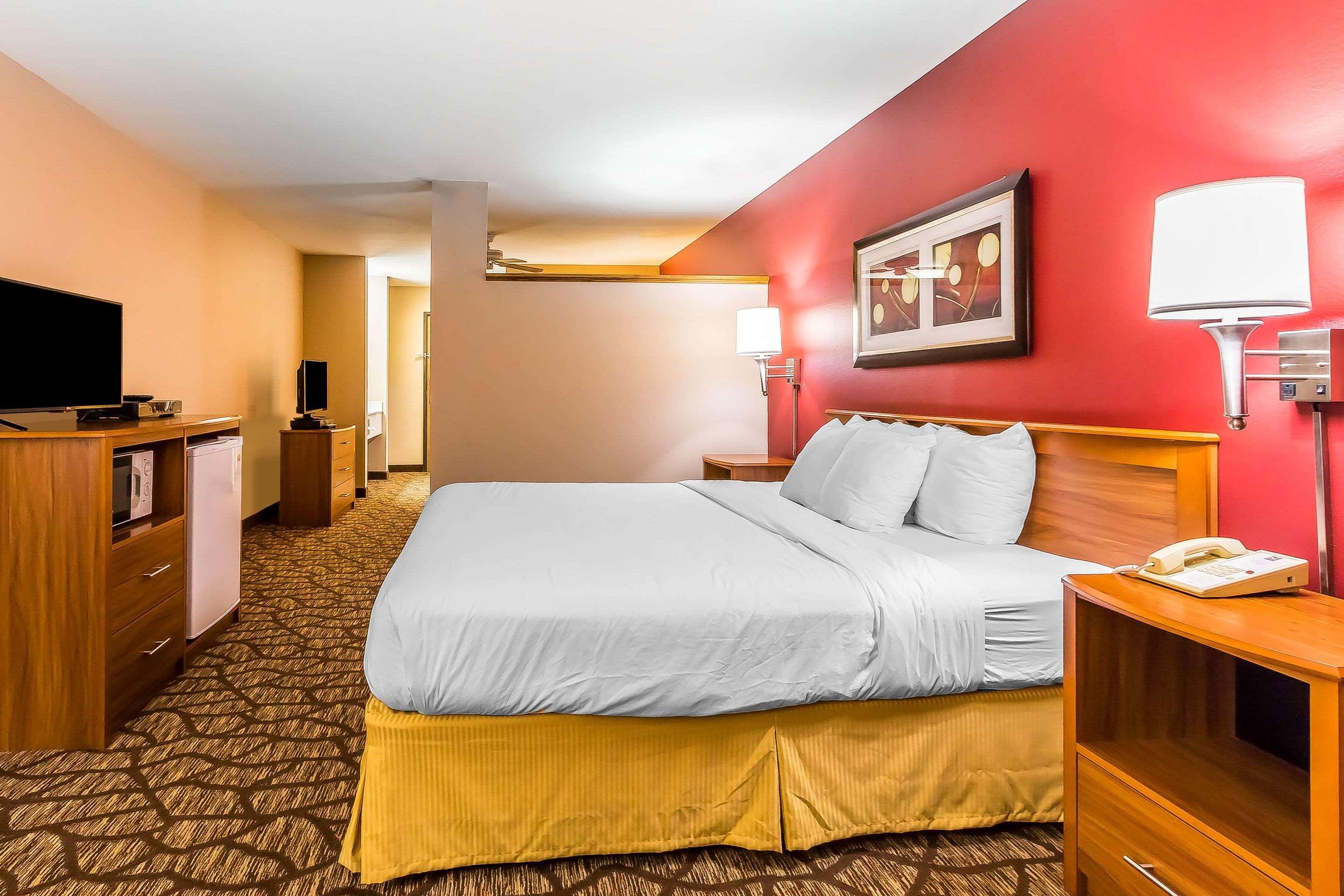 Quality Inn & Suites Chesterfield Village Springfield Eksteriør billede