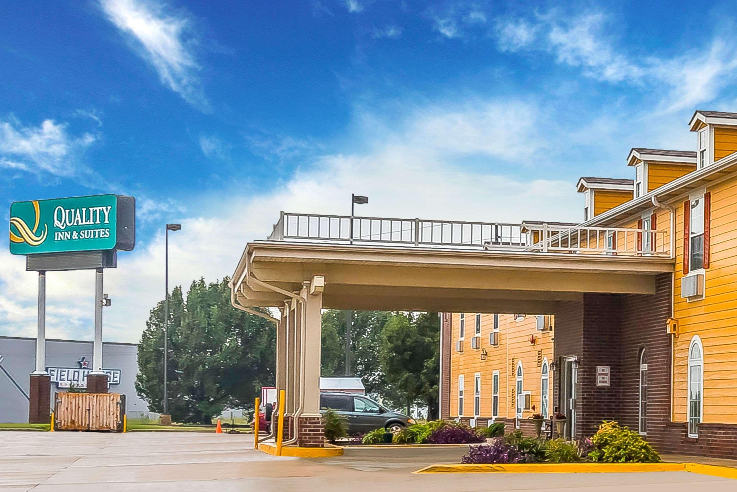Quality Inn & Suites Chesterfield Village Springfield Eksteriør billede
