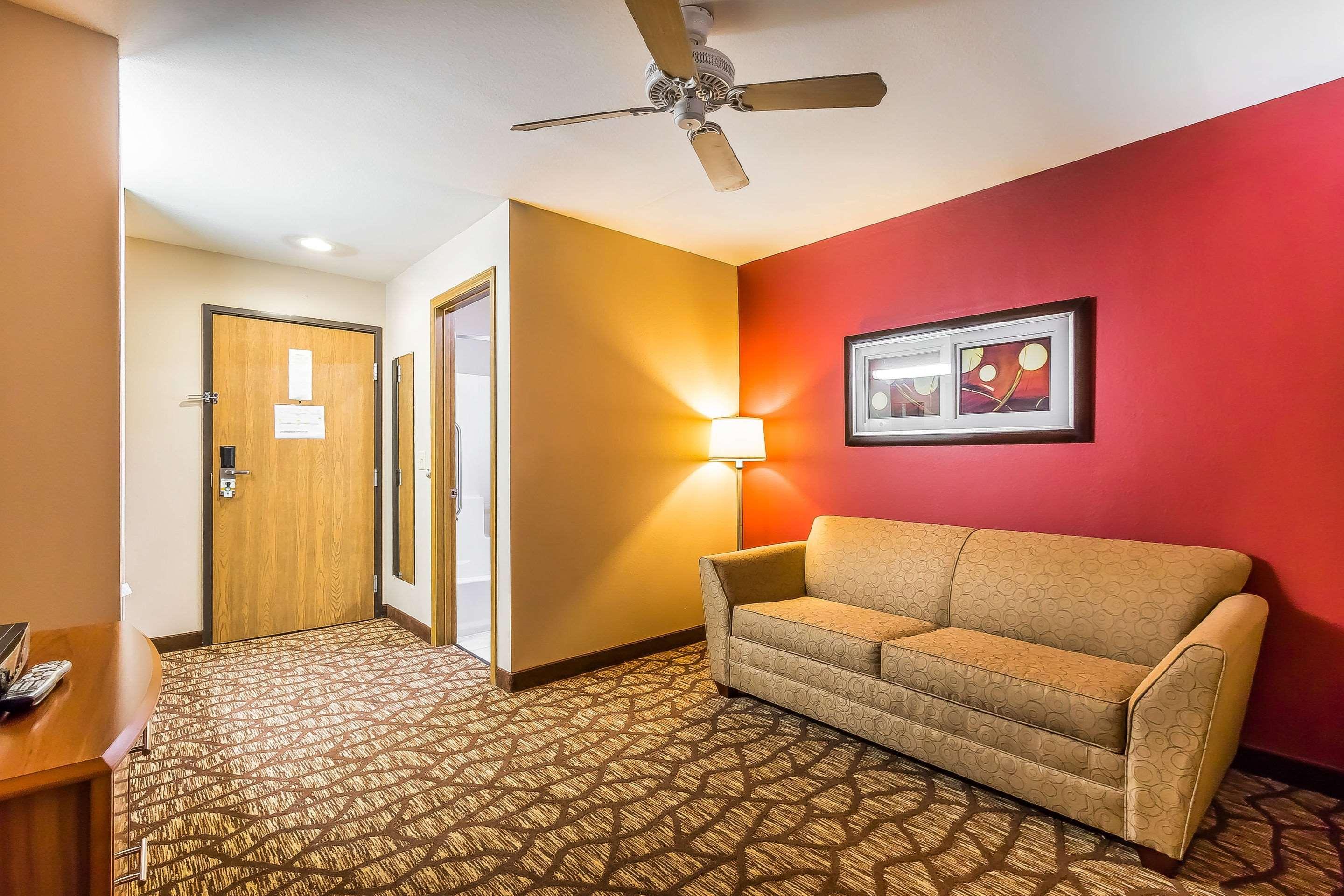 Quality Inn & Suites Chesterfield Village Springfield Eksteriør billede