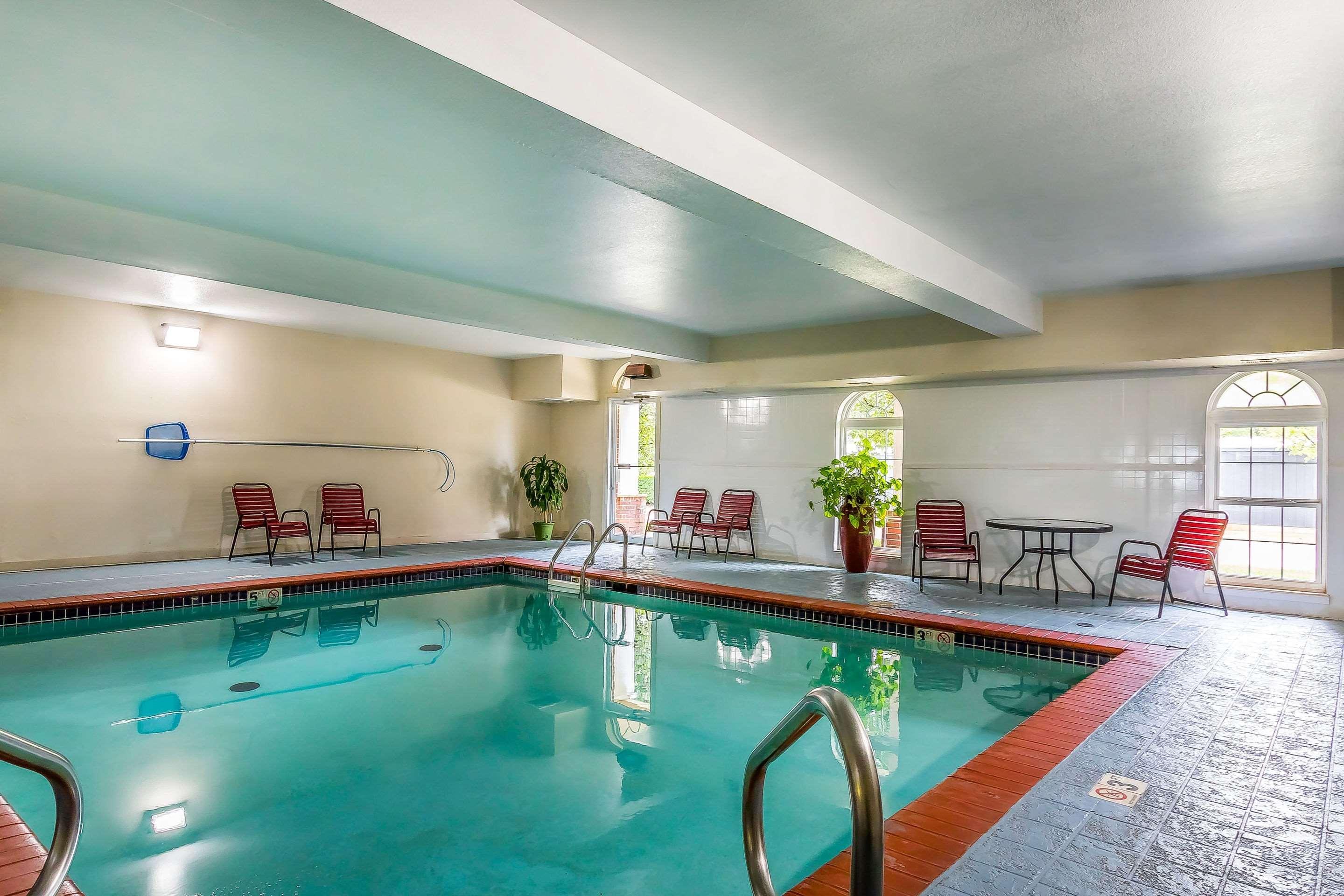 Quality Inn & Suites Chesterfield Village Springfield Eksteriør billede