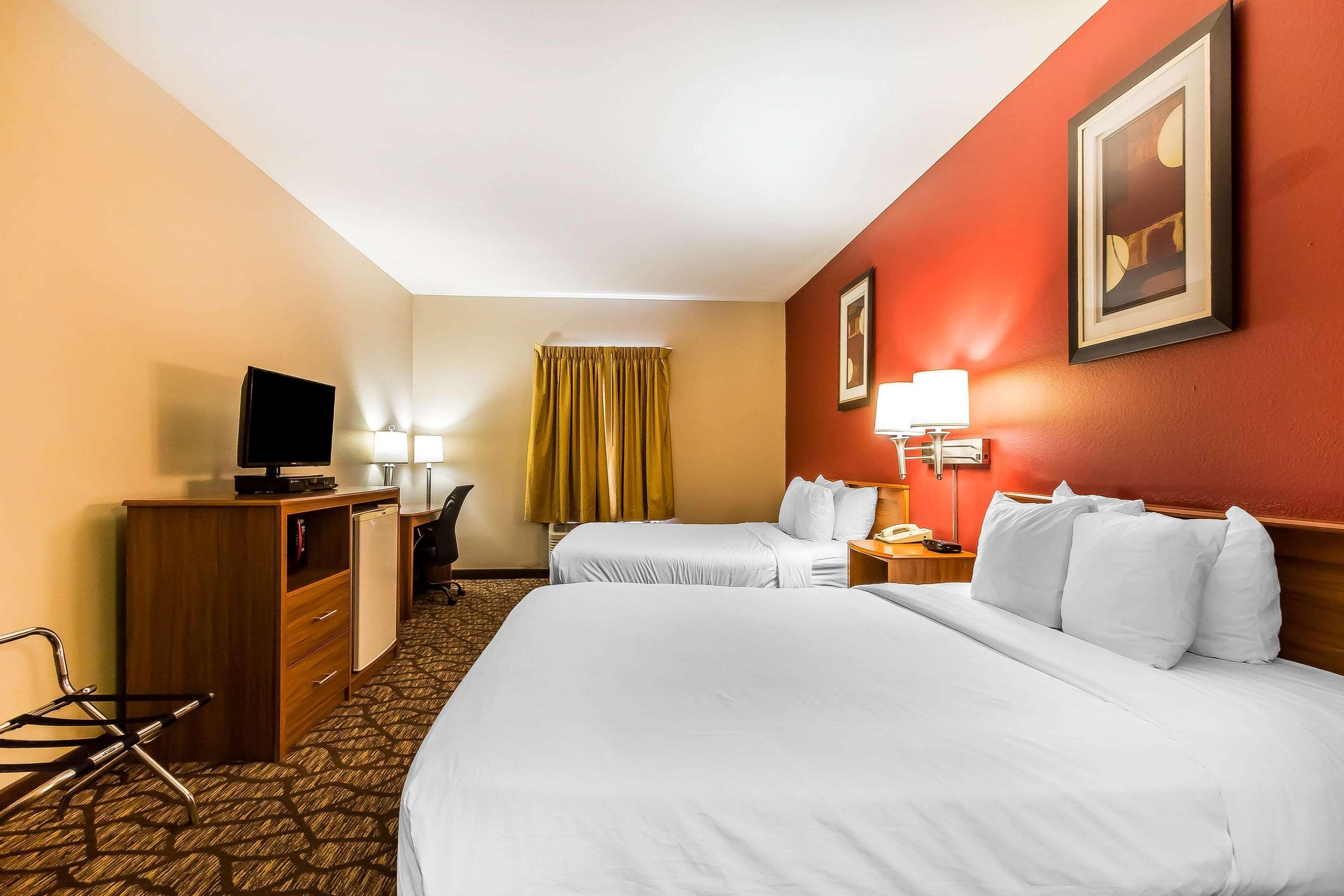 Quality Inn & Suites Chesterfield Village Springfield Eksteriør billede