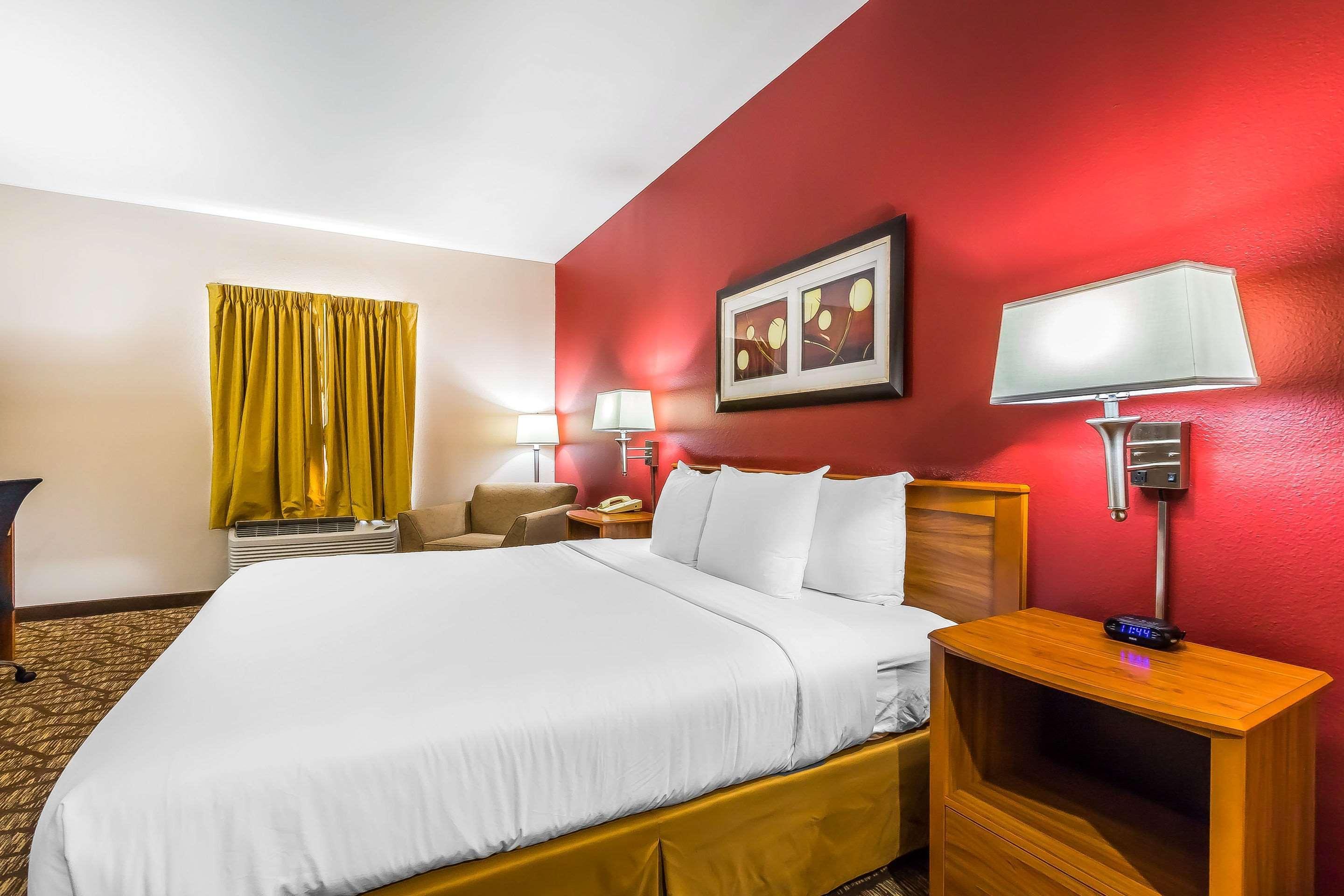 Quality Inn & Suites Chesterfield Village Springfield Eksteriør billede