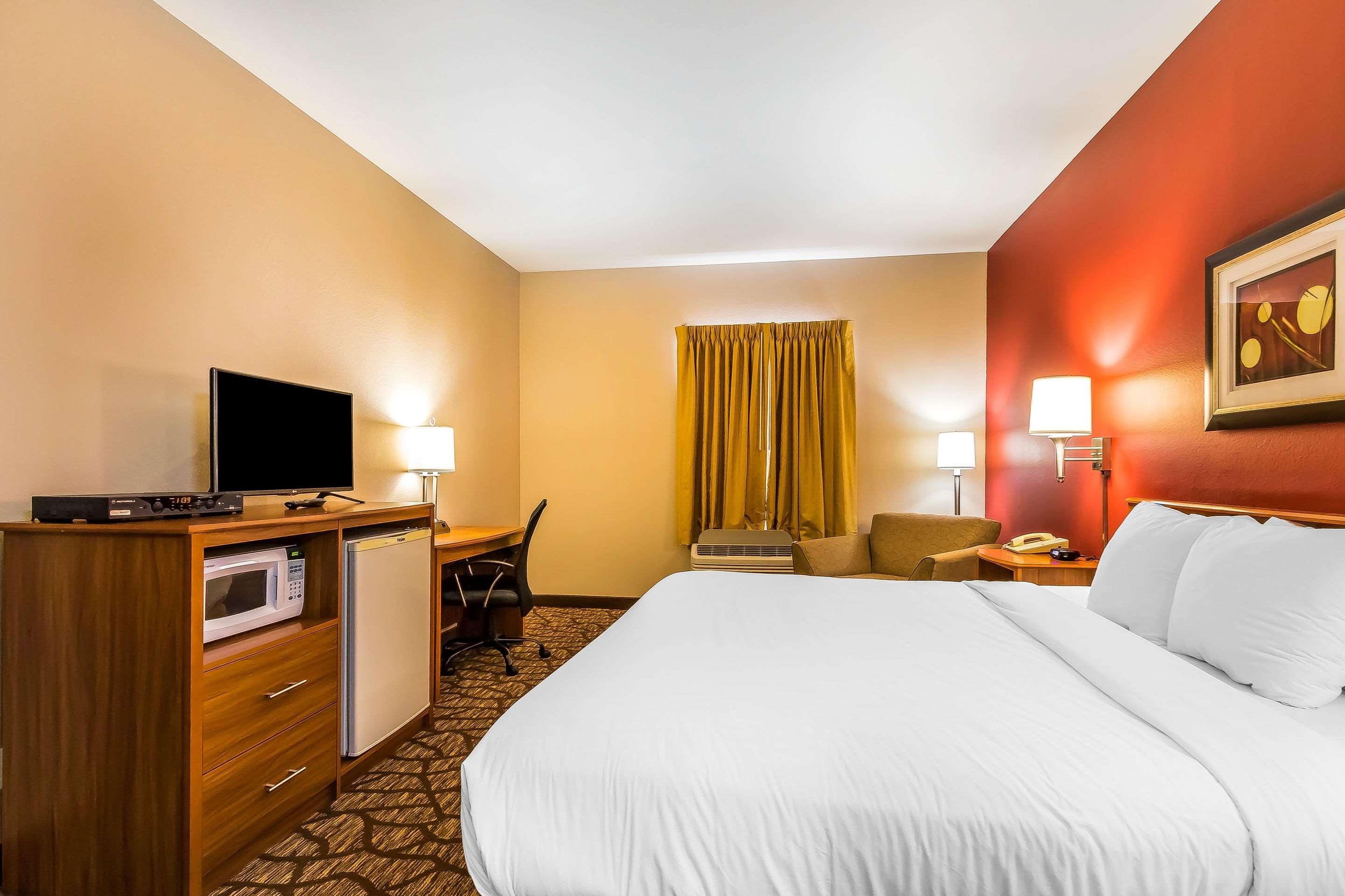 Quality Inn & Suites Chesterfield Village Springfield Eksteriør billede