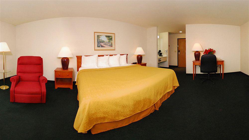 Quality Inn & Suites Chesterfield Village Springfield Eksteriør billede
